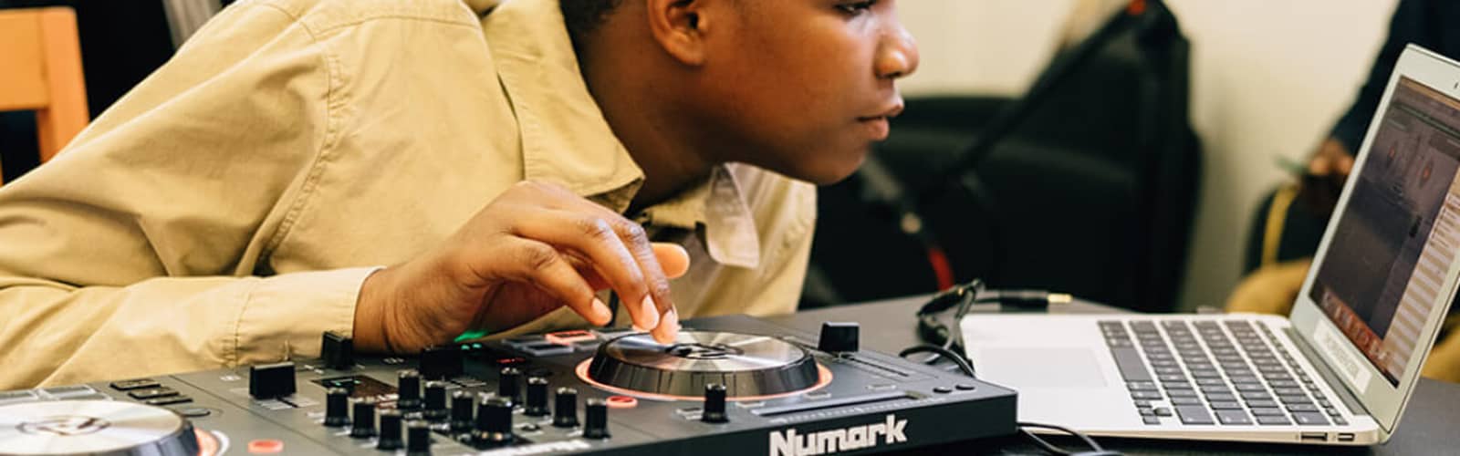 Tech25 presents Vibe Lab! Digital DJing for Teens