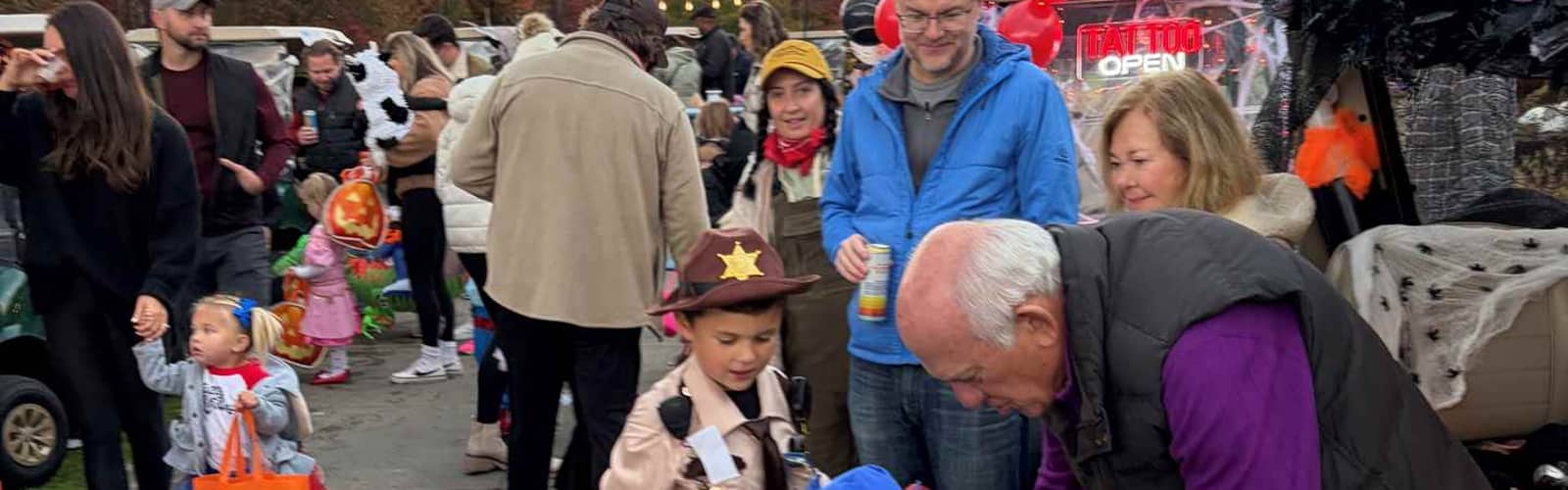 StoneWater Golf Club Hosts Second Annual "Trunk or Treat: Golf Cart Style"